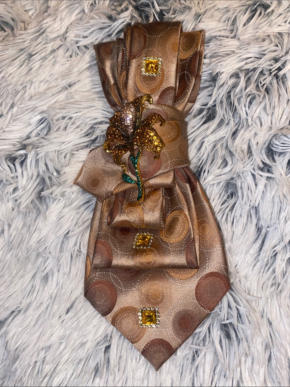 Elegant Gold-Brown tie brooch